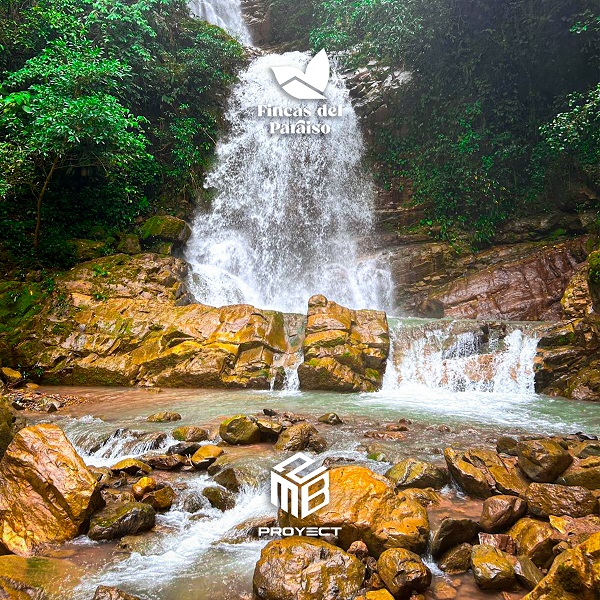 Catarata de la Huanca en Codo del Pozuzo