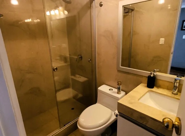 Velasco Astete, Baño 1