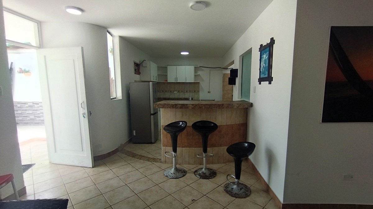 Departamento en Punta Hermosa vista frontal de la cocina