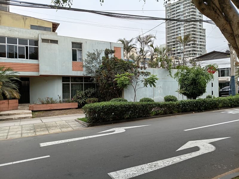 Terreno San Isidro Fachada Lateral
