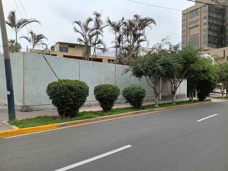 Terreno San Isidro Fachada Lateral